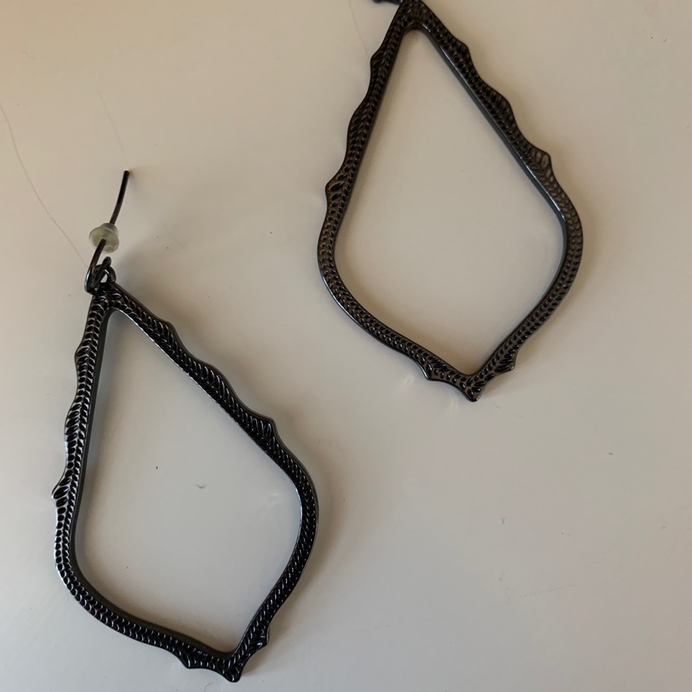 Kendra Scott Sophee Drop Earrings in Black
